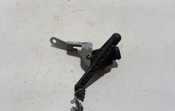 Volvo XC40 Air suspension front height level sensor 32221957