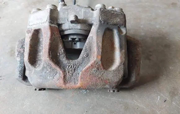 Mercedes-Benz C W204 Front brake caliper