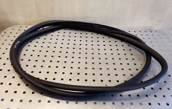 Volvo XC90 Rear door rubber seal (on body) 