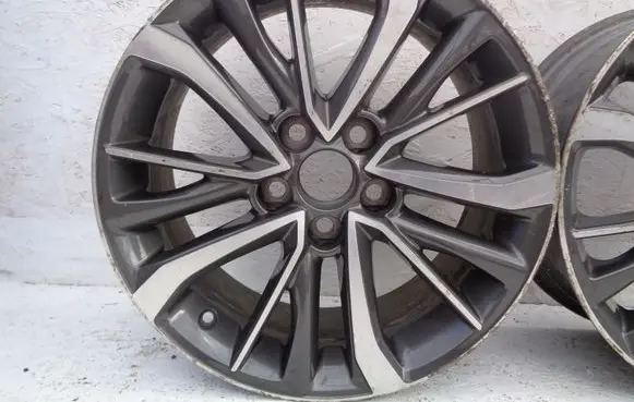 Toyota Avensis T250 R17 alloy rim 
