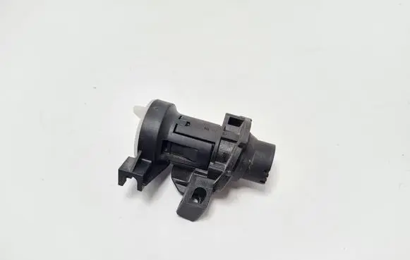 Mercedes-Benz E W212 Tailgate exterior lock A2047500061
