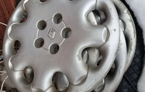 Renault Megane II R15 wheel hub/cap/trim 8833