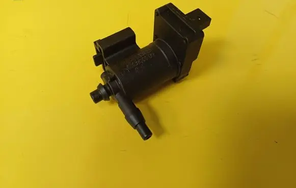 Mercedes-Benz C W203 Turbo solenoid valve A2038000178