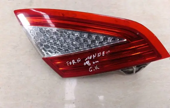 Tailgate rear/tail lights