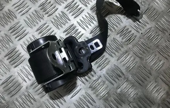 Ford Fusion Rear seatbelt 600579100