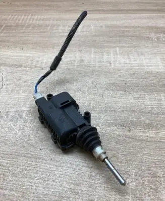 Opel Zafira B Fuel tank cap lock 13158426