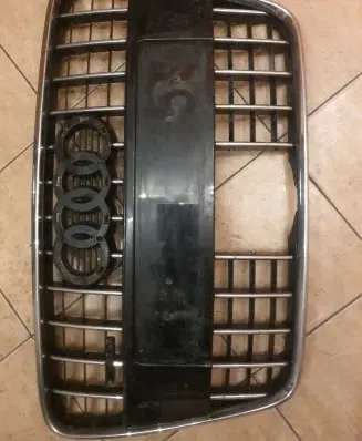 Audi Q7 4L Front bumper upper radiator grill 4L0853651G