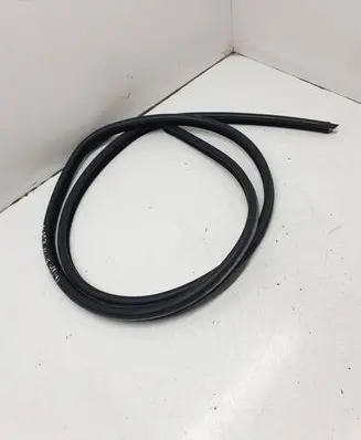 BMW 5 E60 E61 Front door rubber seal 7033774