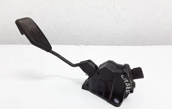 Toyota Urban Cruiser (XP110) Accelerator throttle pedal 7811052010 1988007011 06L12C00412