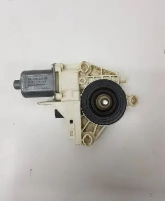 Renault Fluence Front door window regulator motor 0130822582