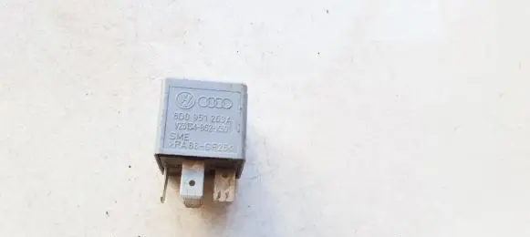 Volkswagen PASSAT B5.5 Other relay 8d0951253a v23134-b52-x301