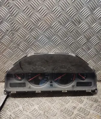 Volvo XC70 Speedometer (instrument cluster) 9499668