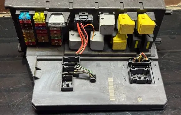 Mercedes-Benz Sprinter W906 SAM control unit A9069006701