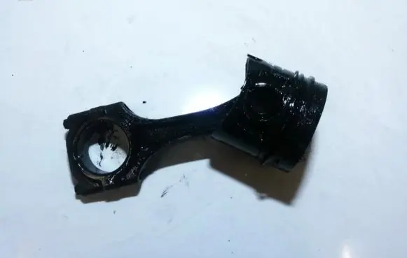 Renault Laguna I Piston with connecting rod