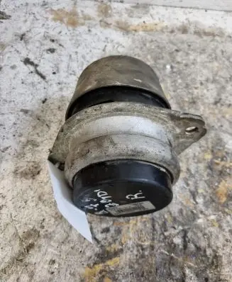Audi Q7 4L Engine mount bracket