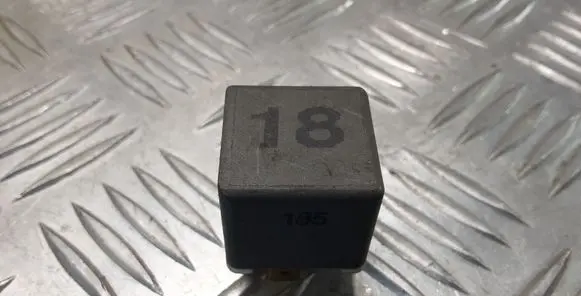 Volkswagen Golf III Other relay 191937503