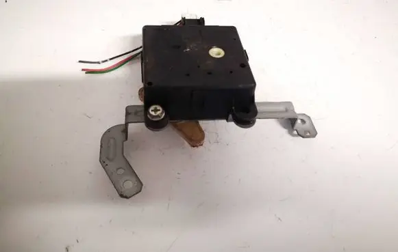 Nissan Primera Air flap motor/actuator 3t05030820