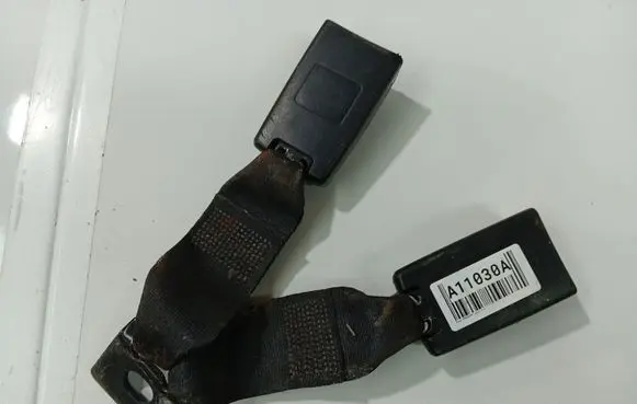 Fiat Freemont Middle seatbelt buckle (rear) 