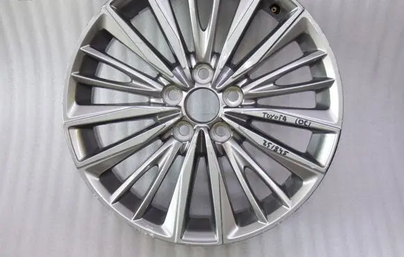 Toyota Avensis T220 R18 alloy rim 