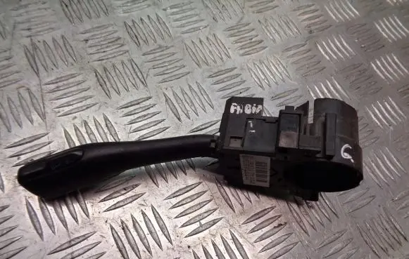 Skoda Fabia Mk1 (6Y) Indicator stalk 8LO953513G