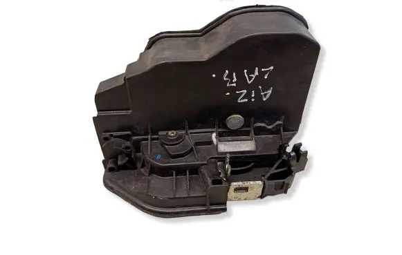 BMW X3 E83 Rear door lock 7167070