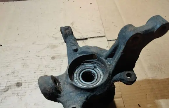 Toyota Avensis T250 Front wheel hub spindle knuckle