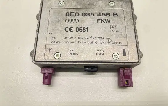 Audi A4 S4 B7 8E 8H Antenna control unit 8E0035456B 09103112