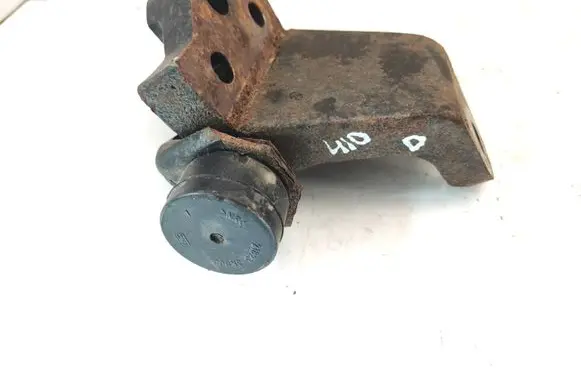 Hyundai Sonata Engine mounting bracket