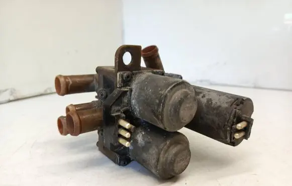Mercedes-Benz S W140 Coolant heater control valve 0018301484