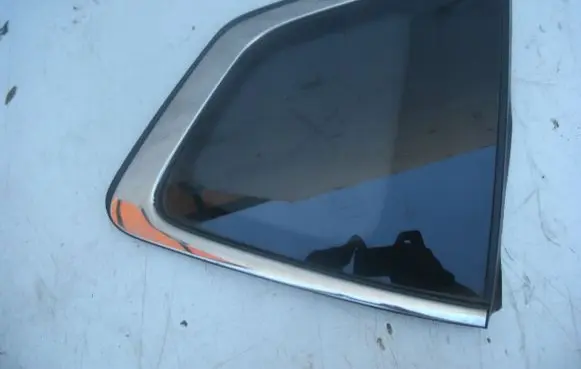 Nissan X-Trail T32 Front triangle window/glass 34324235322