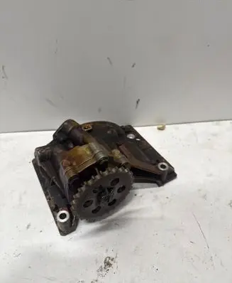 BMW 5 E60 E61 Oil pump 7501569