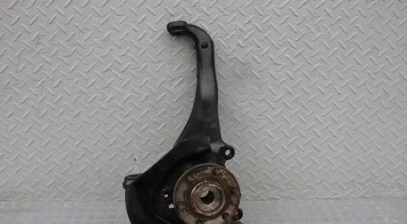 Nissan Navara D40 Front wheel hub spindle knuckle