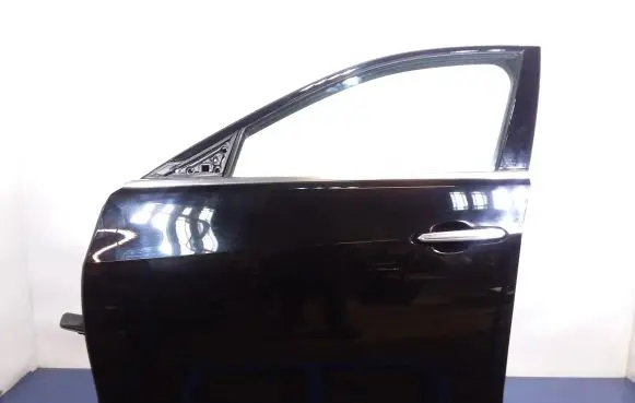 Cadillac CTS Front door