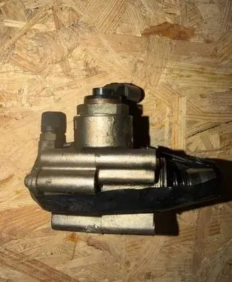 Volkswagen Golf V Fuel injection high pressure pump 06F127025D
