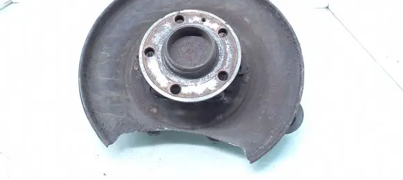 Rear wheel hub spindle/knuckle