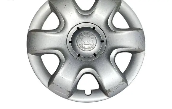 Skoda Fabia Mk2 (5J) R15 wheel hub/cap/trim 5J0601147C