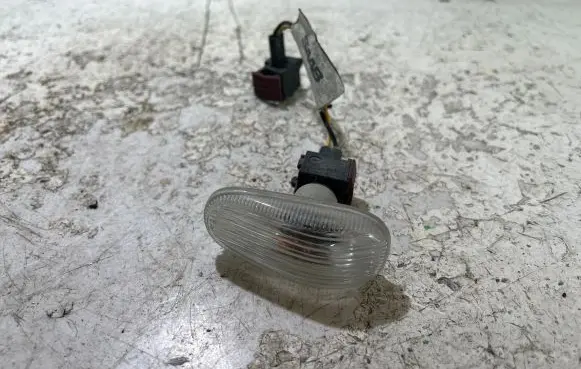 Saab 9-5 Front fender indicator light