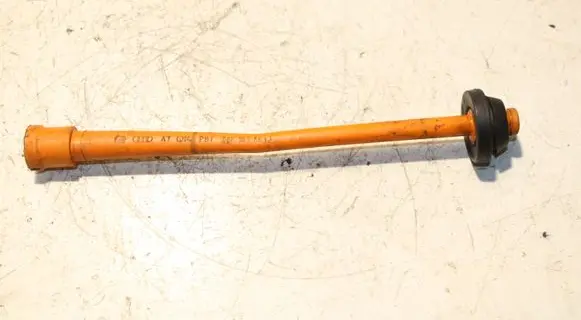 Volkswagen PASSAT B6 Oil level dip stick 06F103663J