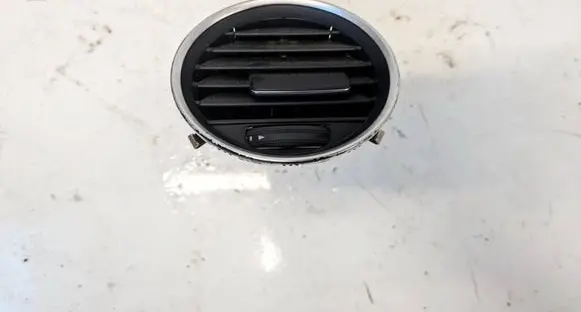 Mercedes-Benz C W204 Dash center air vent grill A2048306354
