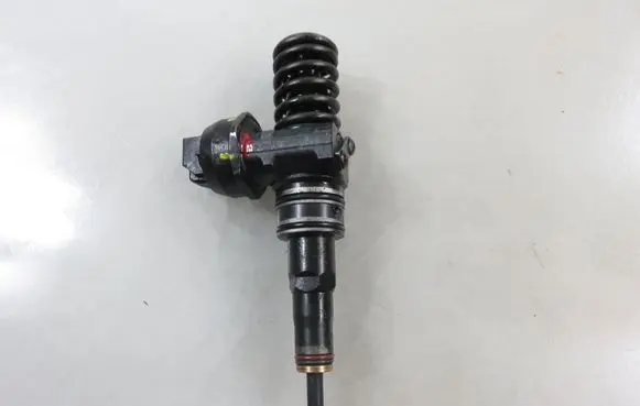 Skoda Octavia Mk1 (1U) Fuel injector 0414720215 038130073AG