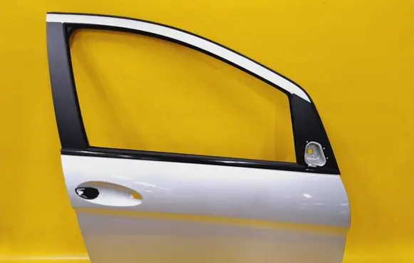 Mercedes-Benz B W245 Front door 