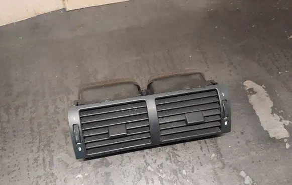 BMW 3 E46 Dash center air vent grill 8361895