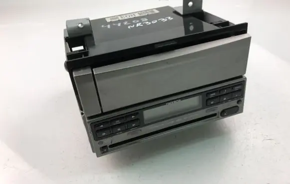 Subaru Forester SG Radio/CD/DVD/GPS head unit D030120B0347