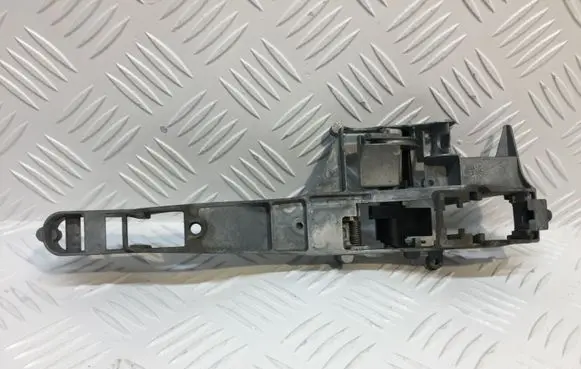 Rear door exterior handle/bracket