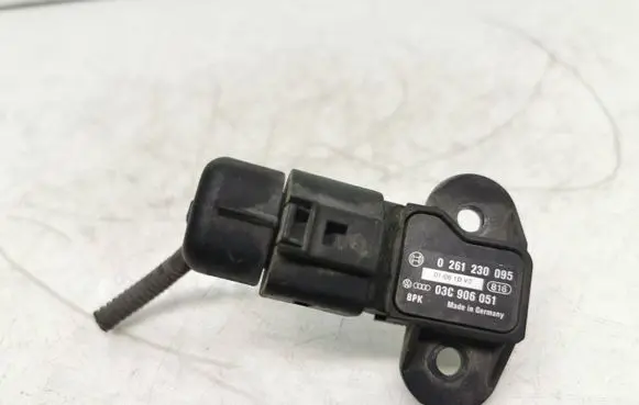 Volkswagen Golf Plus Air pressure sensor 03C906051 0261230095