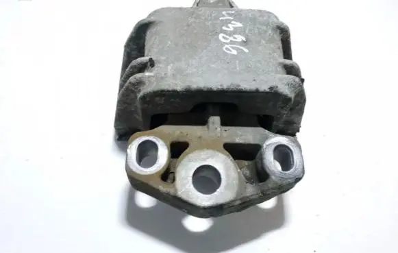 Ford Galaxy Engine mount bracket