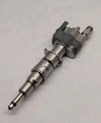 BMW 3 E90 E91 Fuel injector 7589048 10181010