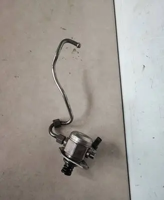 BMW 5 GT F07 Fuel injection high pressure pump 7610761
