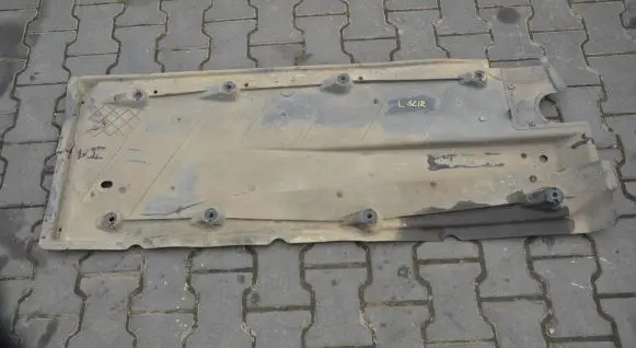 Center/middle under tray cover