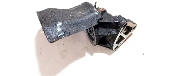 Oil filter mounting bracket
